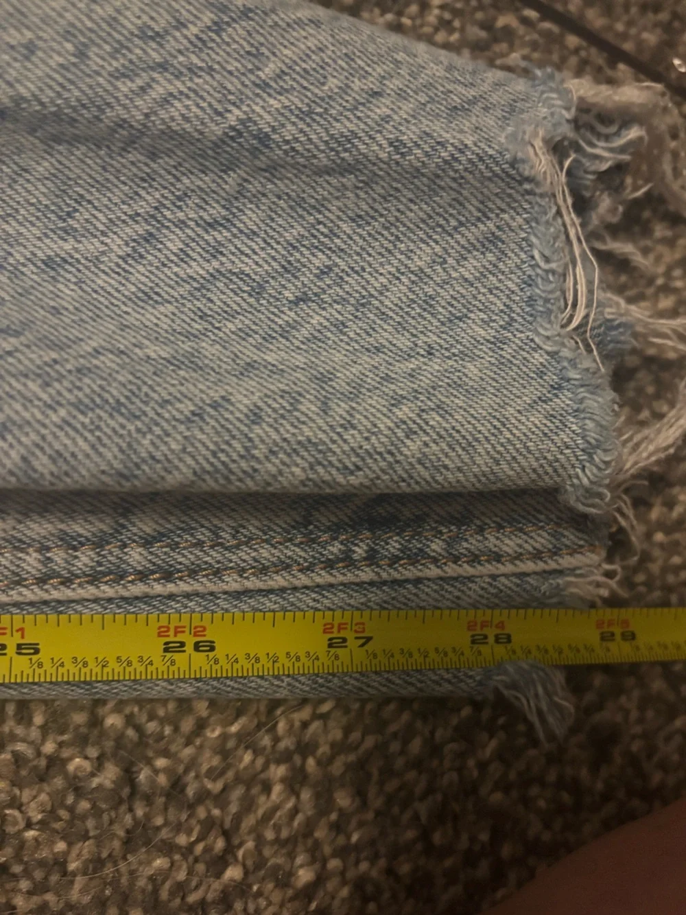 American Eagle Strigid light wash ripped denim mom jean, size 4